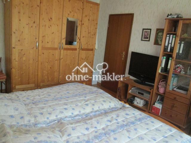 Schlafzimmer zur Straße 1. OG