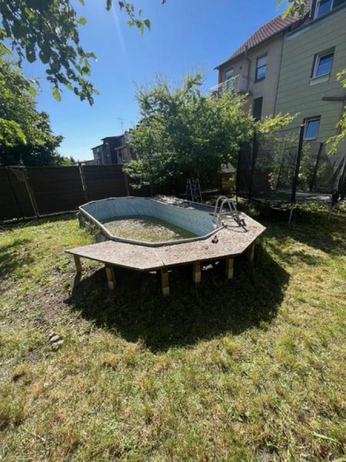 6 Garten mit Pool