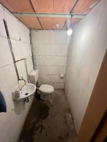60 Gästetoilette im Keller vom Garten aus