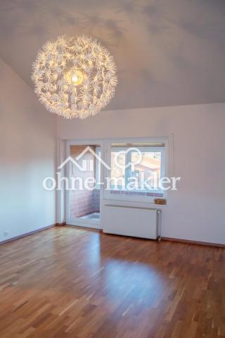 Zimmer mit verglastem Balkon