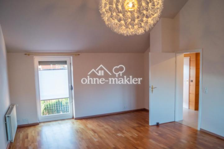 Zimmer mit verglastem Balkon
