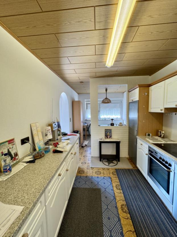Blick ind Küche mit Esszimmer