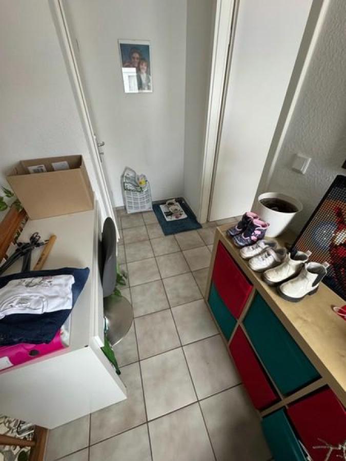 9 Flur, Garderobe, Vorraum