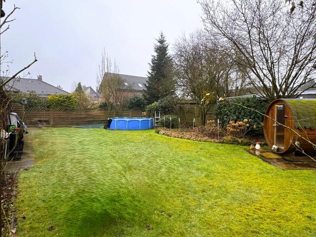 Grundstück hinten
