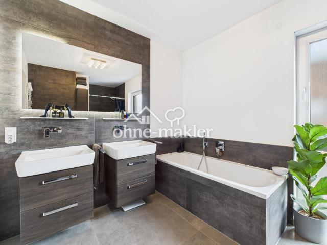 Badezimmer, Badewanne (OG)