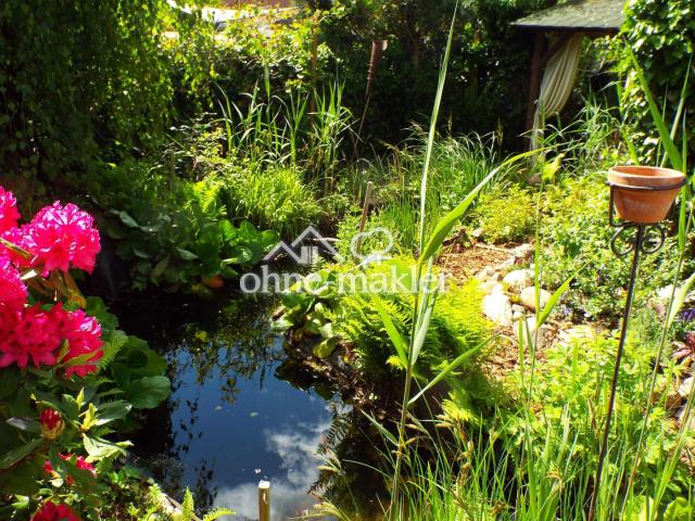 Gartenansicht mit Fischteich