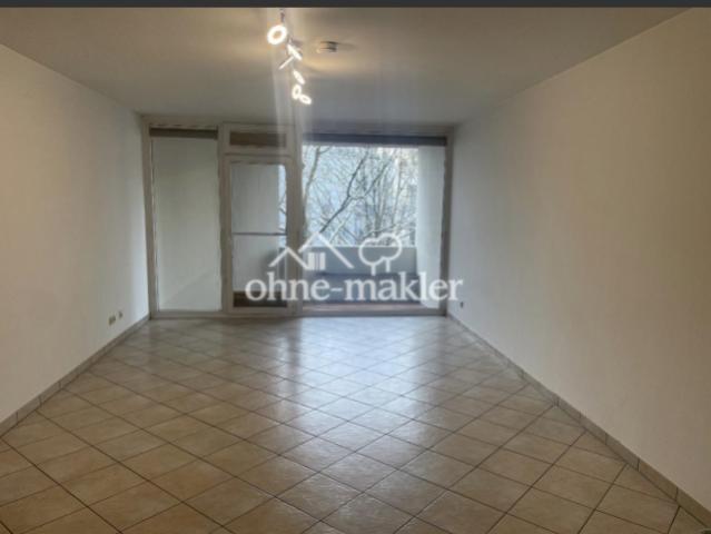 Zimmer mit Blick zum Balkon
