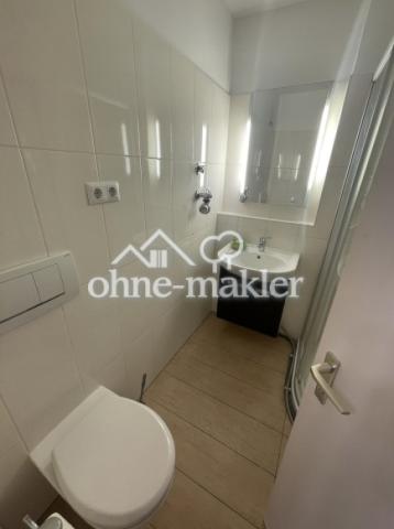 Bad mit Dusche und WC
