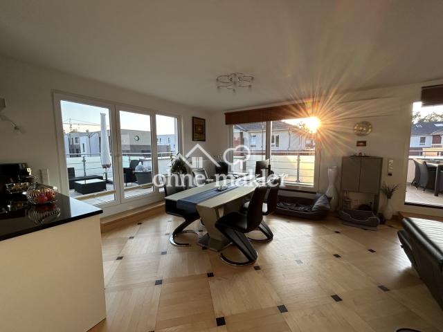 Wohnzimmer mit Essbereich