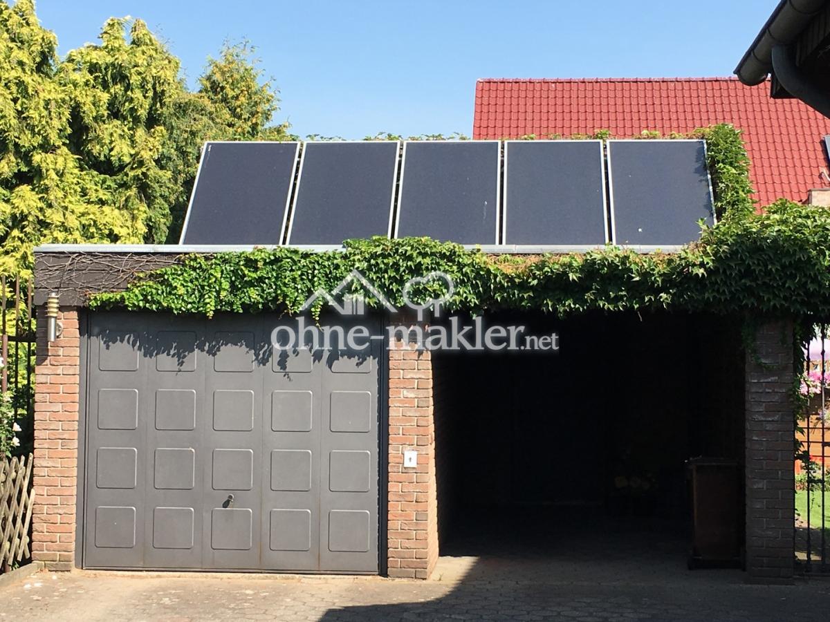 Garage mit Solaranlage