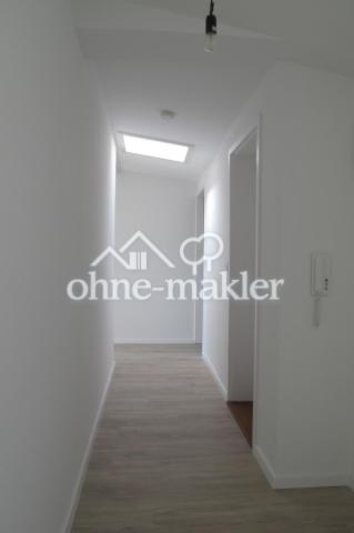Blick von Wohnzimmer in Flur