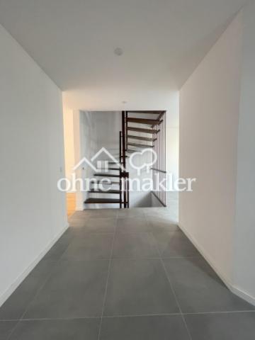 Treppe zum 1.OG und Keller