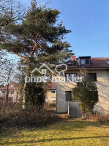 Gartenansicht mit Mansarde