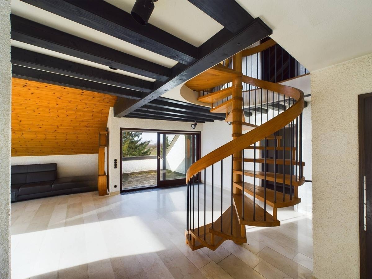 Treppe zur Galerie