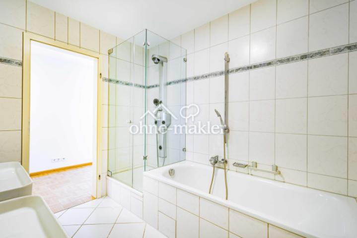 Bad Wanne/Dusche/2Waschtische