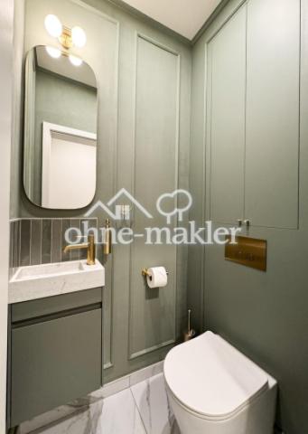Gäste-WC mit Einbauschrank