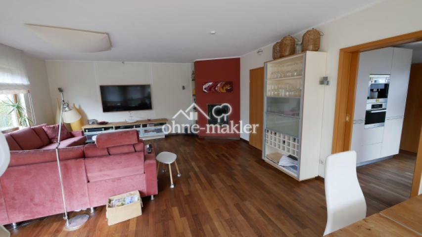 Wohnzimmer mit Kamin