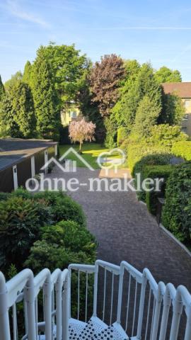 Blick auf Hof und Garten