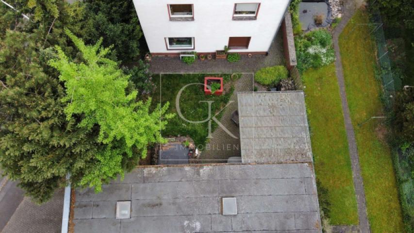 Garten und Garage von oben