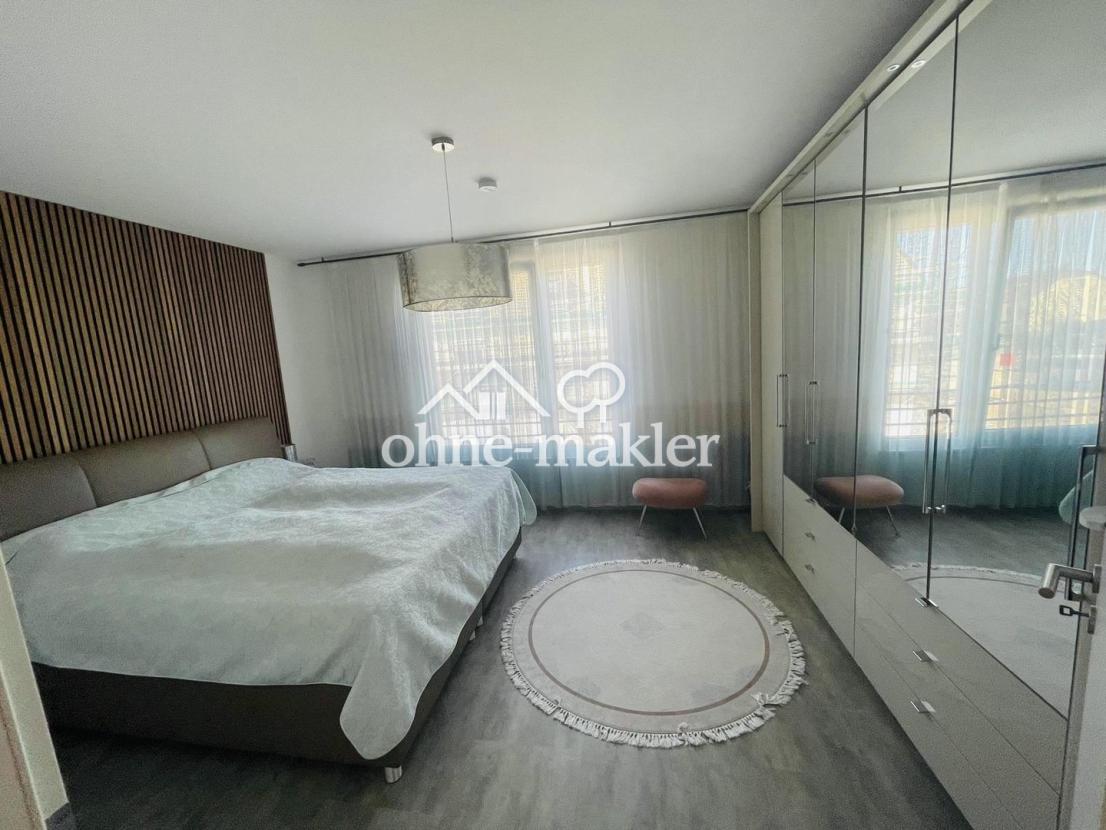 Schlafzimmer 1
