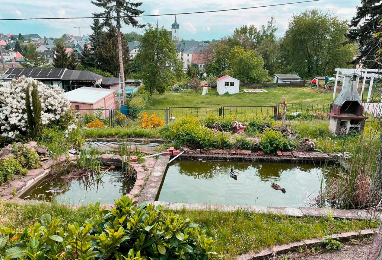 Suedlicher-Garten-mit-Teichen