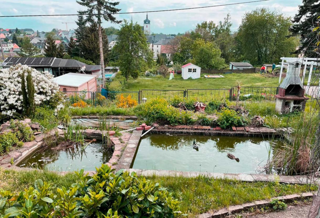 Suedlicher-Garten-mit-Teichen