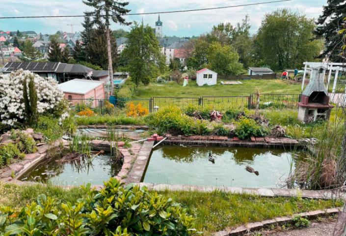 Suedlicher-Garten-mit-Teichen