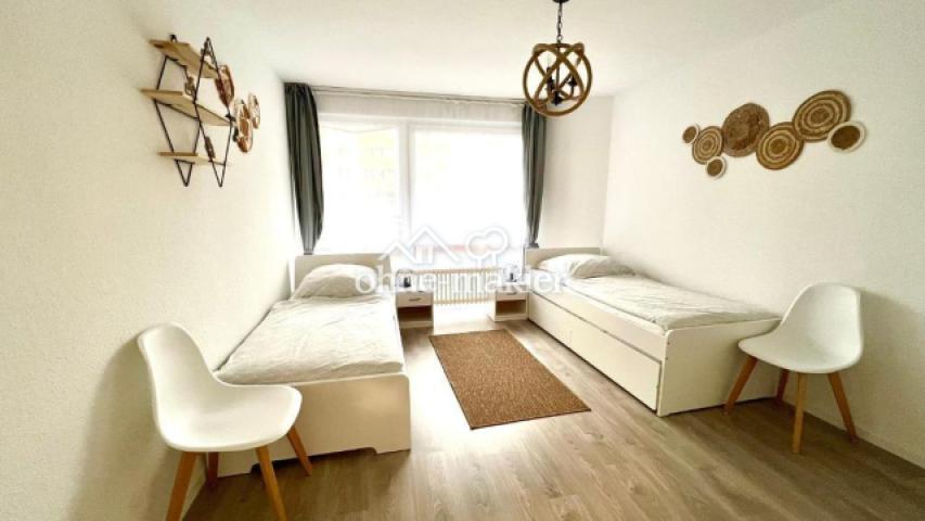 Schlafzimmer / Bed room