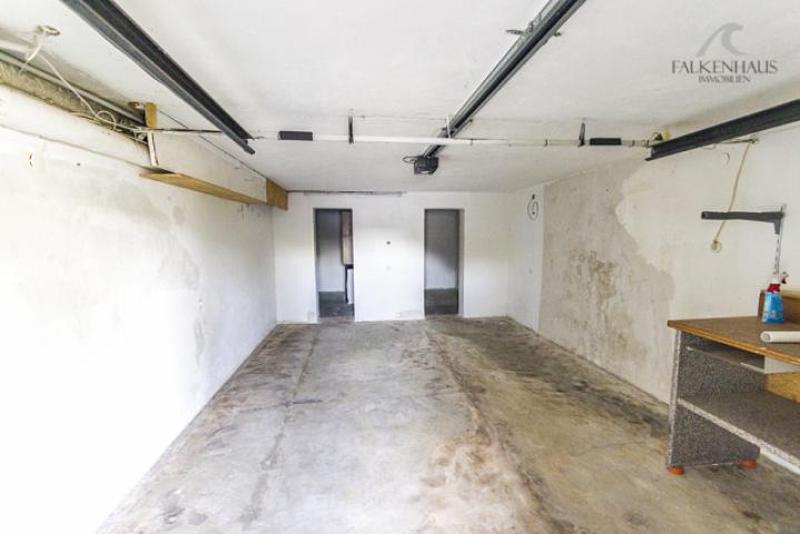 Große Garage