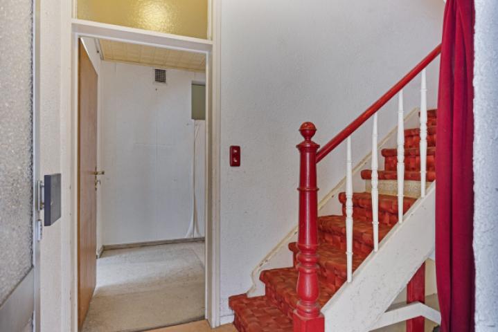 Hauseingang und Treppe