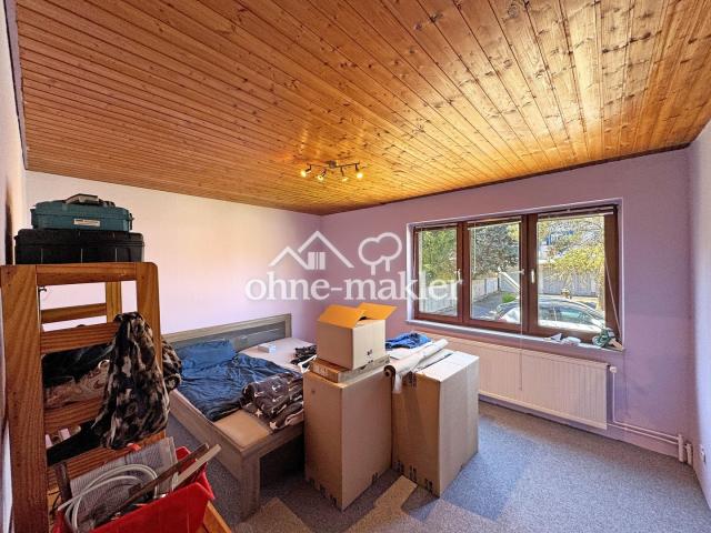 Schlafzimmer mit Fenster in de