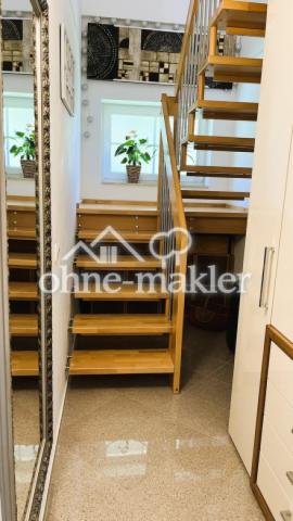 Massive Holztreppe zum DG