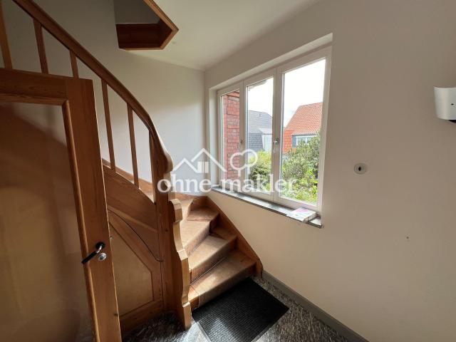 Treppenhaus / Treppe zum DG