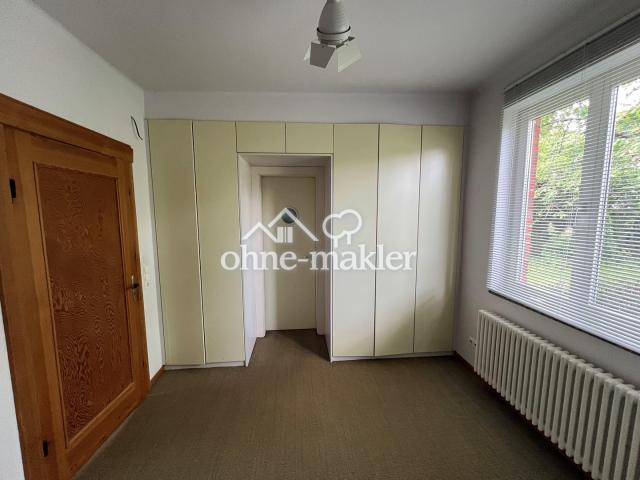 Einbauschrank / Tür zum Bad