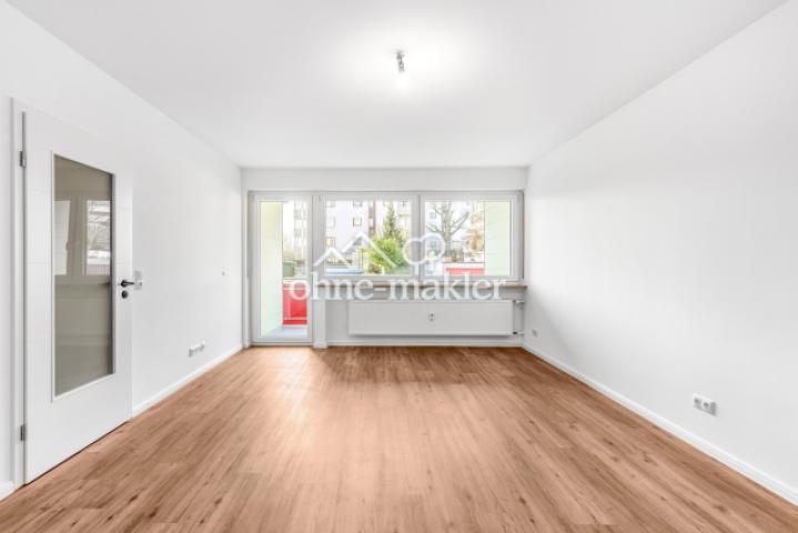 Wohnzimmer zu Balkon