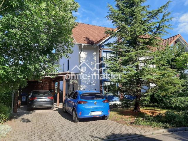 Carport am Eingangsbereich
