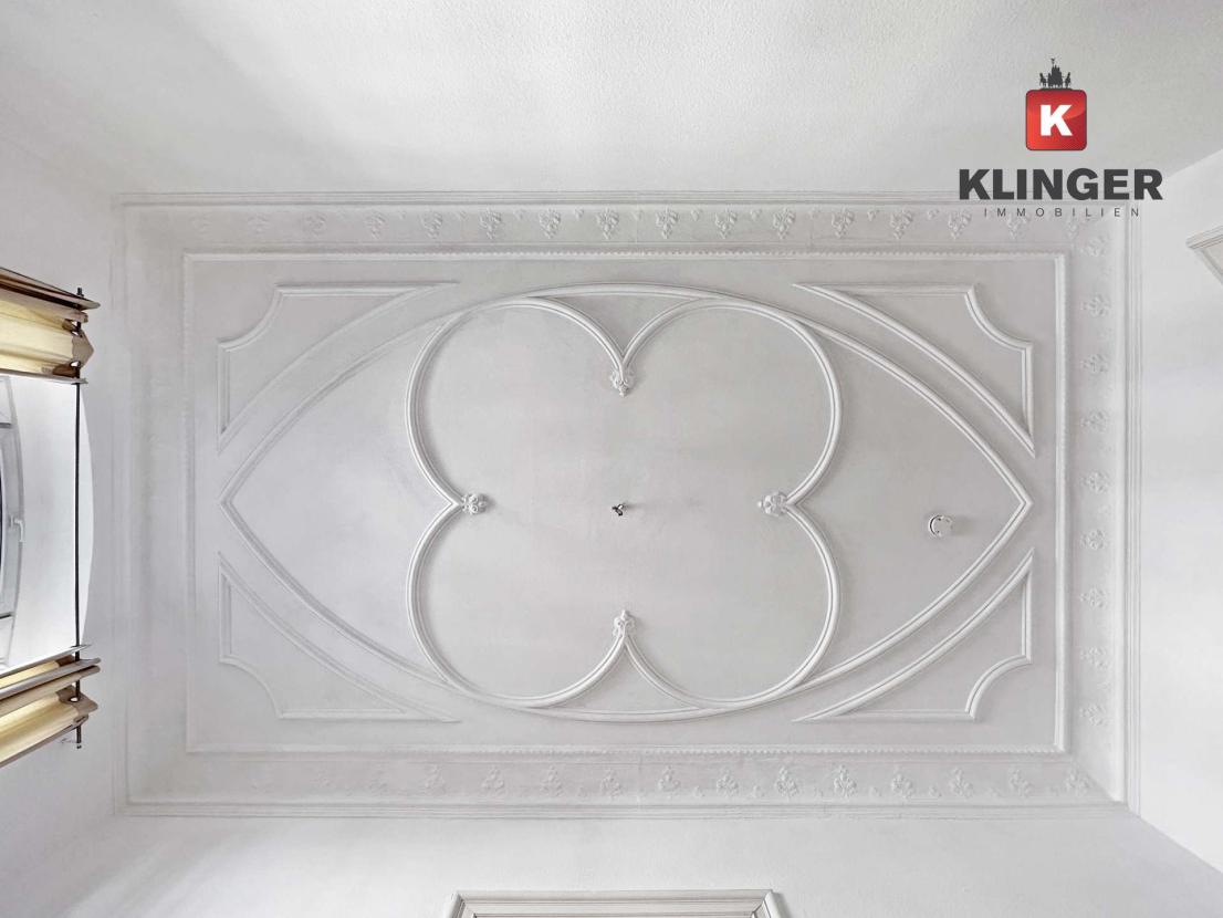 Stuckverzierungen im Wohnzimmer