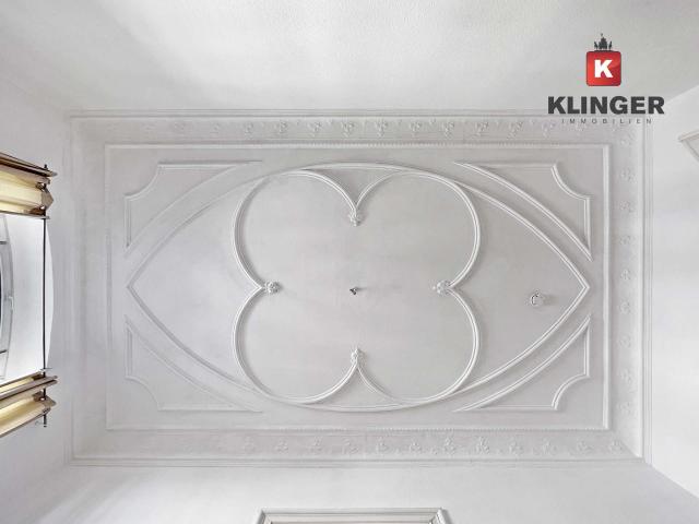 Stuckverzierungen im Wohnzimmer