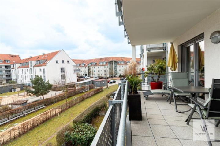 Balkon mit Blick zur Grünanlage