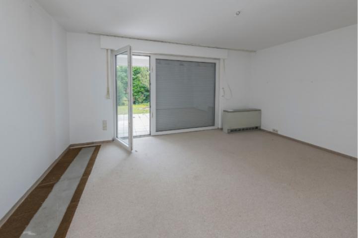 Großes Schlafzimmer mit Terrasse