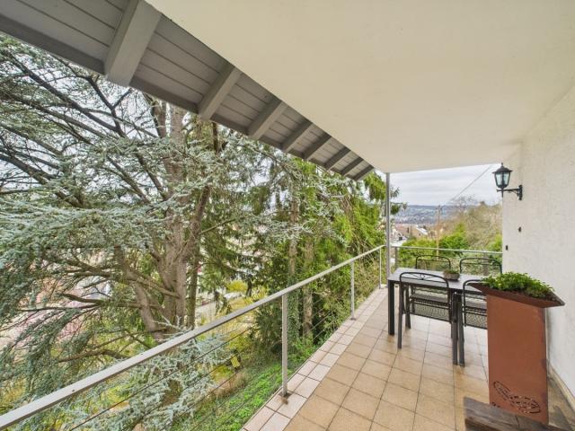 Überdachter Balkon