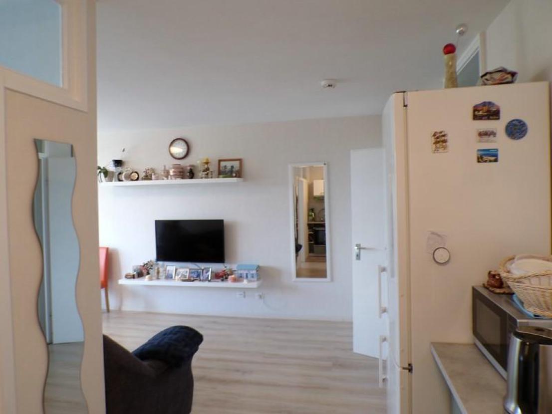 4c Wohnraum (Blick aus der Küche)