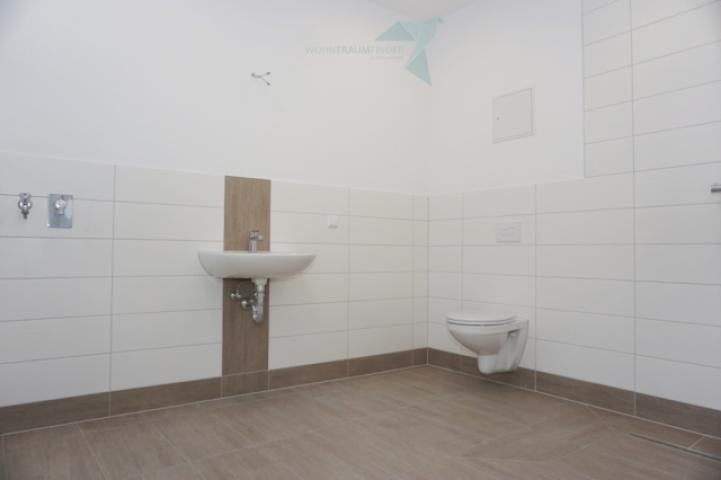 Badezimmer mit Fenster