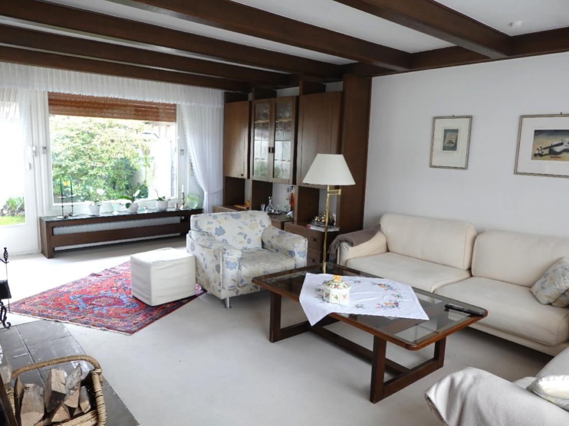 Das ca. 31 m² große Wohnzimmer...