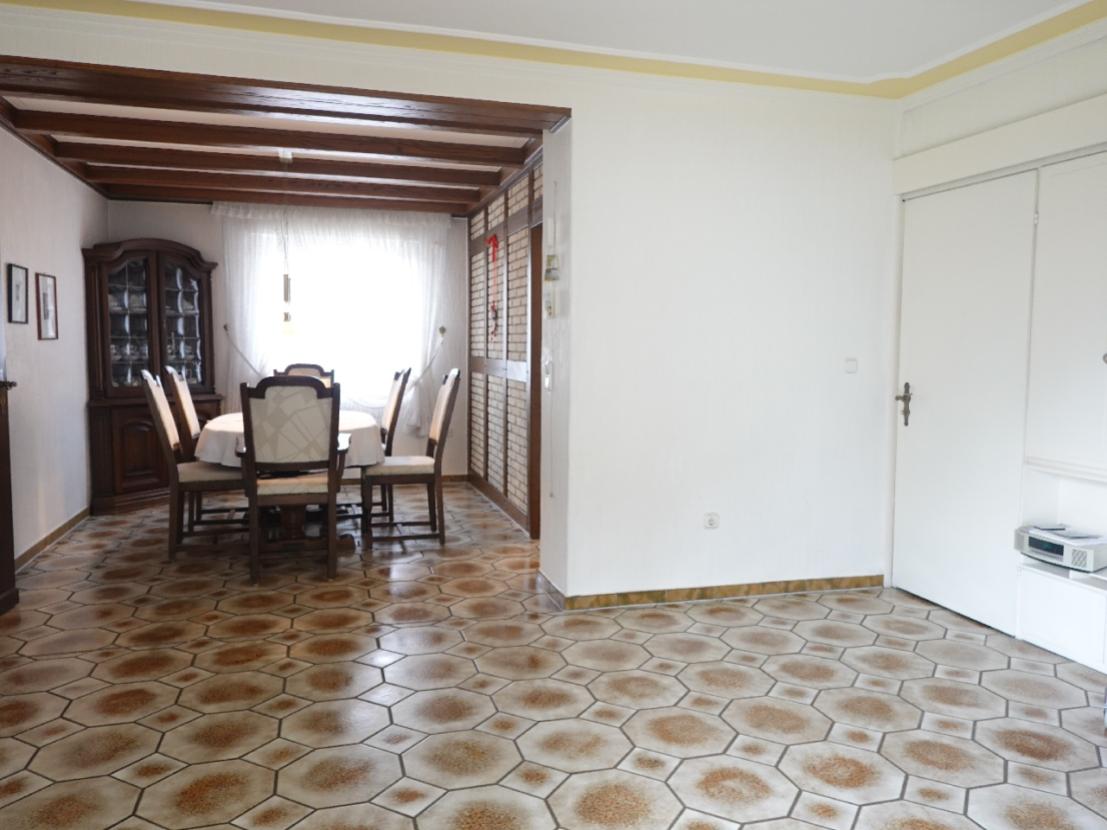 Das ca. 25 m² große Esszimmer...