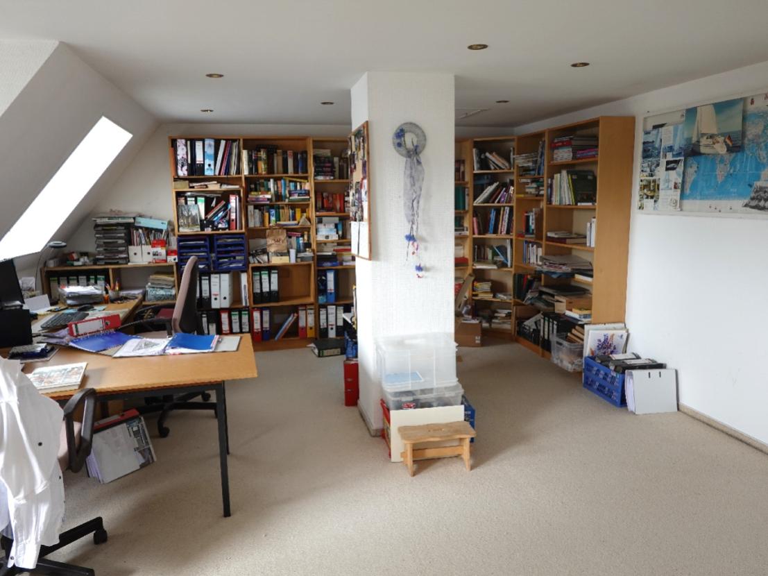 Das Arbeits-/ Gästezimmer im DG