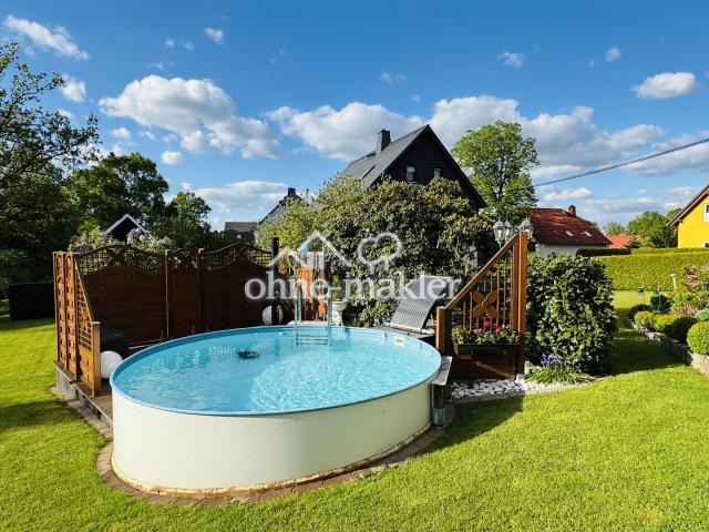 Pool mit Sonnenterrasse