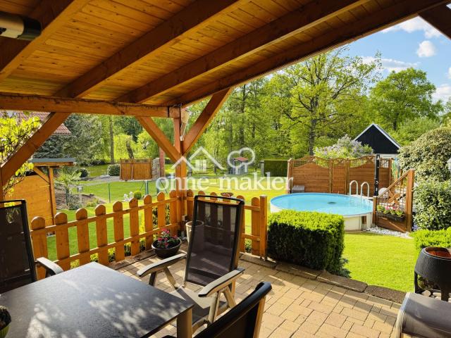 Veranda mit Blick zum Pool