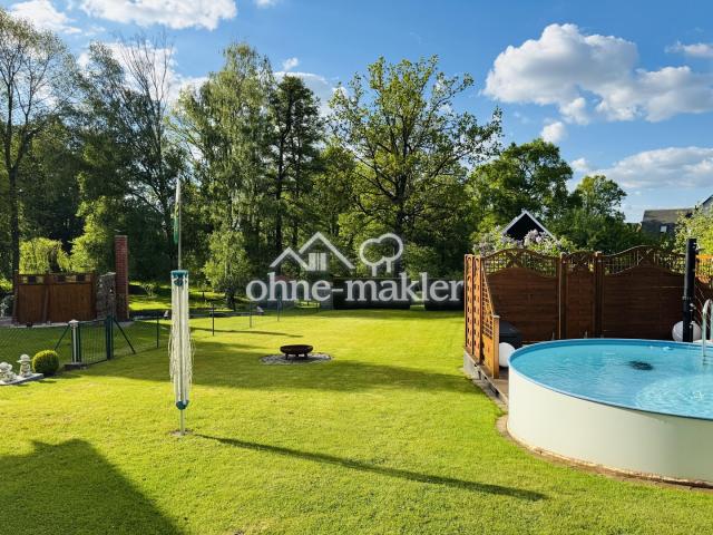 Blick Richtung Garten und Pool