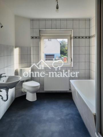 EG Bad mit Wanne, Dusche